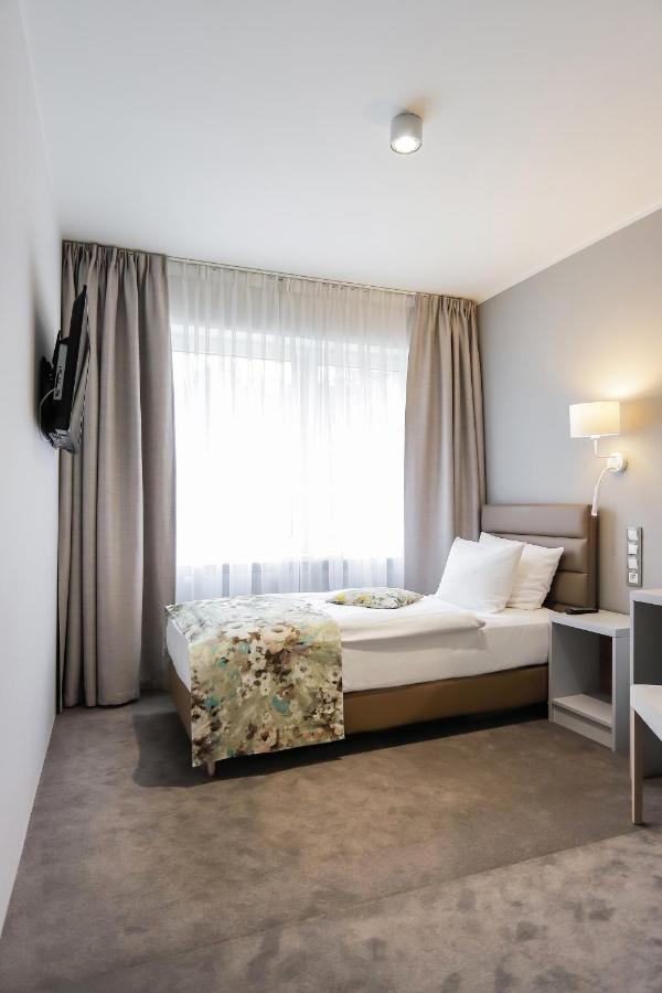 Poznan West Hotel - Airport Extérieur photo