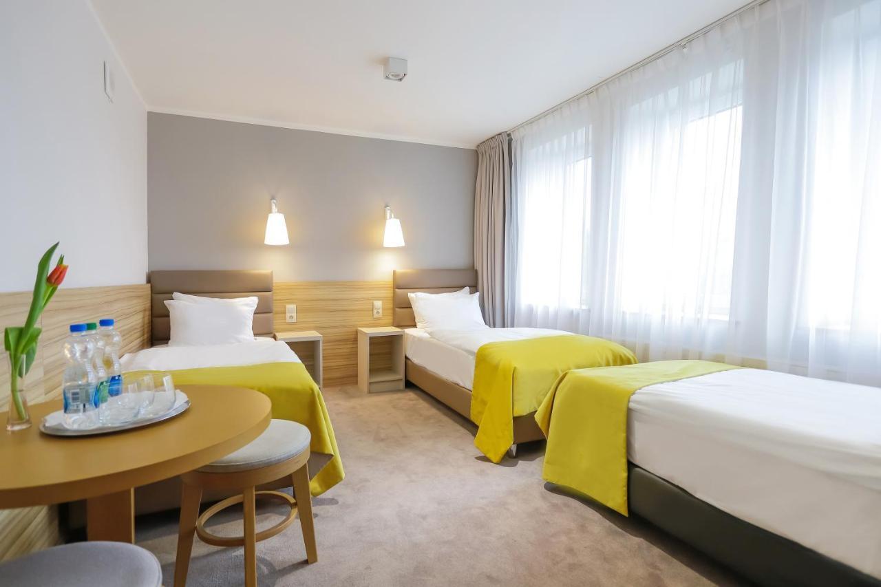 Poznan West Hotel - Airport Extérieur photo