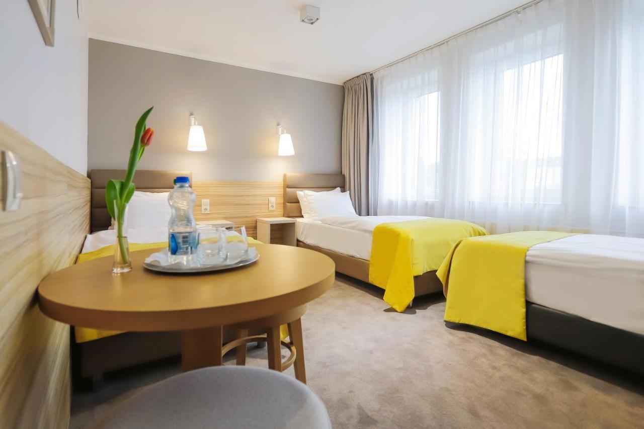 Poznan West Hotel - Airport Extérieur photo