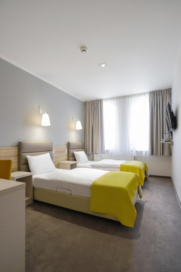 Poznan West Hotel - Airport Extérieur photo