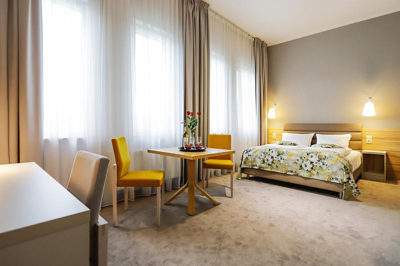 Poznan West Hotel - Airport Extérieur photo