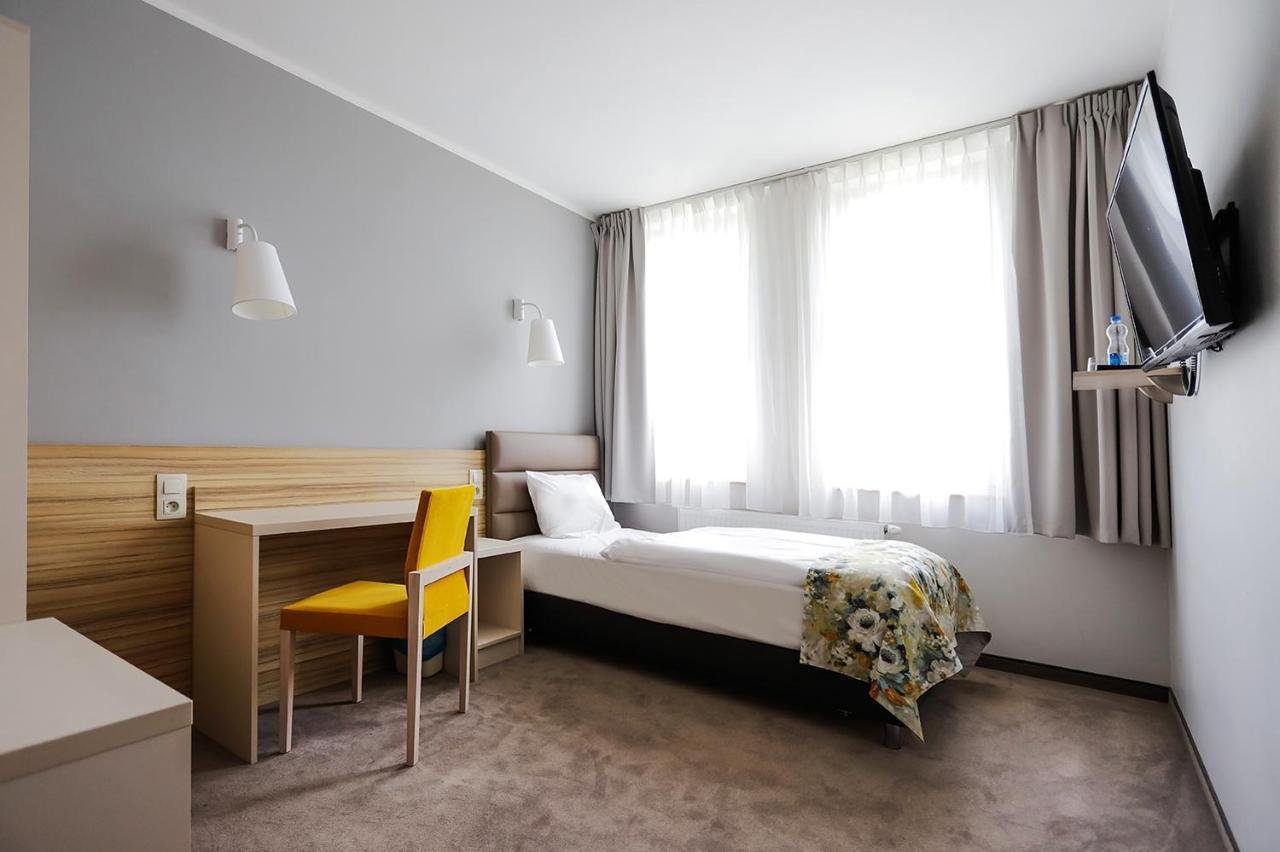Poznan West Hotel - Airport Extérieur photo