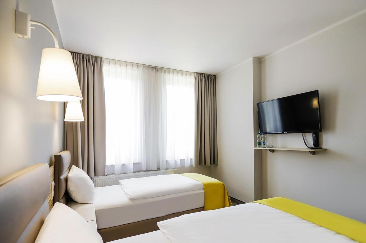Poznan West Hotel - Airport Extérieur photo